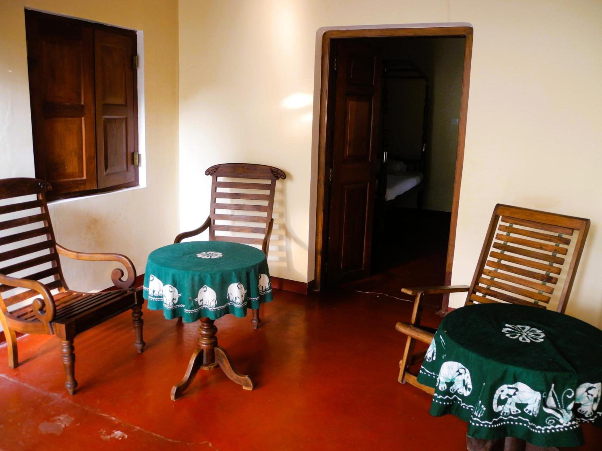 Top Of The Hill Guesthouse Weligama Habitación foto